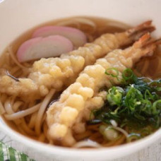 Fideos de Udon con tempura de langostino